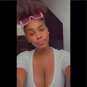 Meet your Posher, Camila